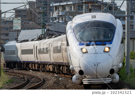 JR九州885系特急かもめ/リレーかもめ/白いみどり カーブを往く JR九州885系特急かもめ/リレーかもめ/白いみどり カーブを往く 102342321