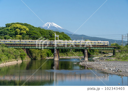 富士山と東海道線 三島 沼津 富士山と東海道線 三島 沼津 102343403