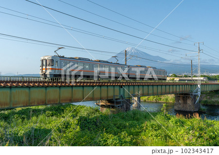 富士山と電車　身延線 102343417