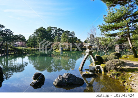 金沢兼六園 金沢城公園 石川県観光名所 日本三名園 金沢兼六園 金沢城公園 石川県観光名所 日本三名園 102343424