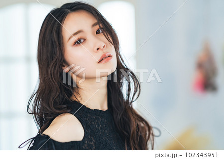 女性のポートレート 女性のポートレート 102343951