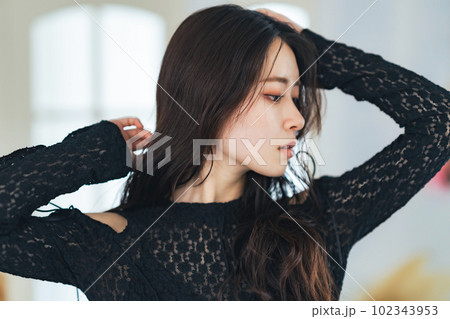 女性のポートレート 102343953