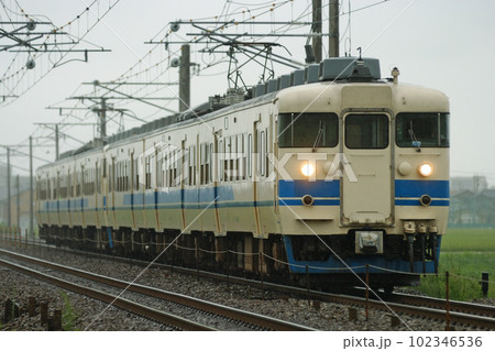 北陸本線　美川ー加賀笠間　JR西日本　413系　B07+B06編成（金沢） 102346536