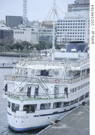 みなとみらいに停泊するロイヤルウイング号 みなとみらいに停泊するロイヤルウイング号 102346764