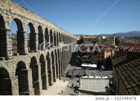 スペイン　セゴビア　古代ローマの水道橋 102346978