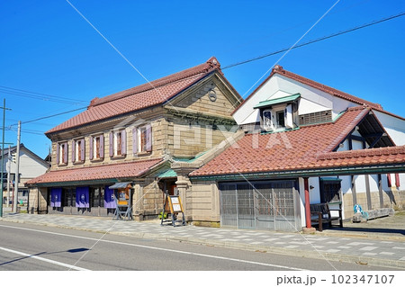 北海道増毛町ふるさと歴史通り　「旧商家丸一本間家」 102347107