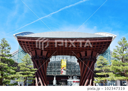 鼓門　金沢駅　金沢のシンボル　石川県金沢市　交通機関 102347319