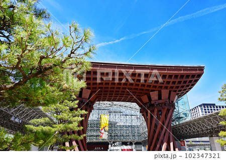 鼓門　金沢駅　金沢のシンボル　石川県金沢市　交通機関 102347321
