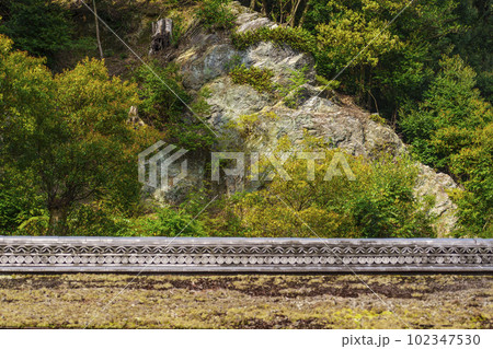 松尾大社　松尾山　瓦塀（京都市西京区嵐山宮町） 102347530