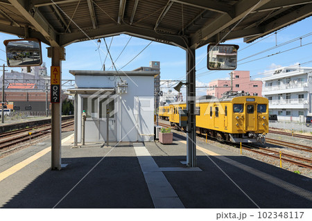 山口県　宇部市　宇部新川駅 102348117