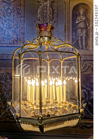 Vintage candelabra on King's Staircase at Hampton Court Palace - London 102349197