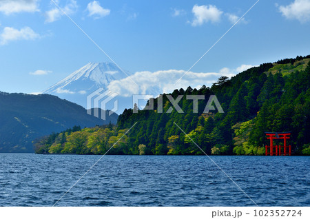 神奈川県 元箱根 芦ノ湖からの富士山 神奈川県 元箱根 芦ノ湖からの富士山 102352724