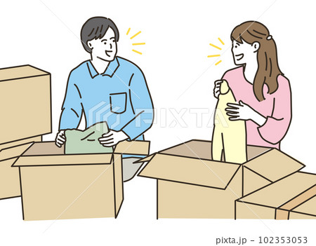 段ボール箱の前で荷造りする男女のカップル 102353053