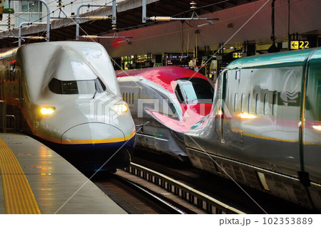 東京駅にて 東京駅にて 102353889