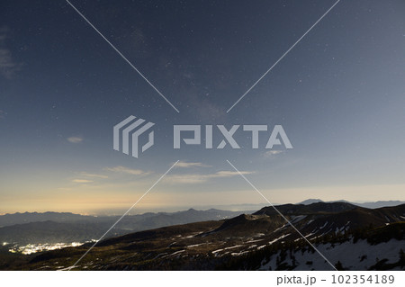 満月の夜、星空絶景ポイント <渋峠> 満月の夜、星空絶景ポイント <渋峠> 102354189