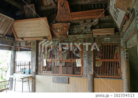 岩室観音の2階の本堂【埼玉県吉見町】 102354513