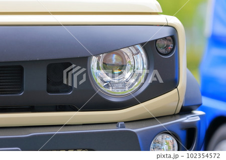 車のヘッドライト　イメージ 102354572