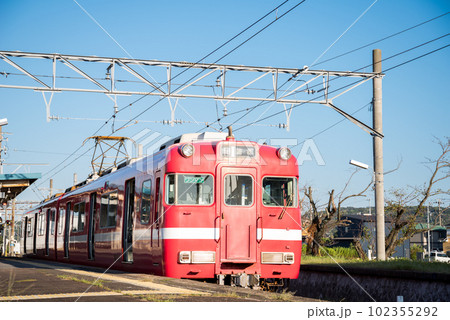 【蒲郡線】吉良吉田駅で発車を待つ普通列車 【蒲郡線】吉良吉田駅で発車を待つ普通列車 102355292