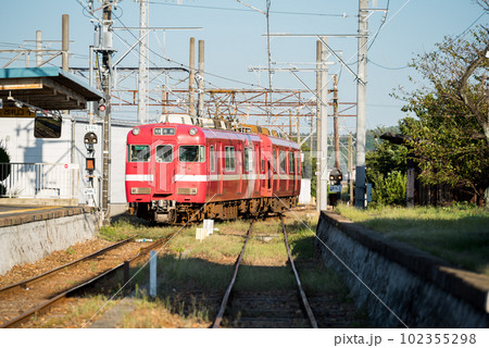 【蒲郡線】吉良吉田駅を発車した普通列車 102355298