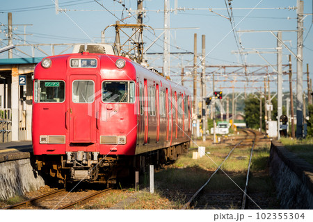 【蒲郡線】吉良吉田駅で発車を待つ普通列車 【蒲郡線】吉良吉田駅で発車を待つ普通列車 102355304