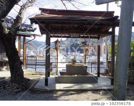 八幡神社手水舎(愛媛県八幡浜市) 八幡神社手水舎(愛媛県八幡浜市) 102356178