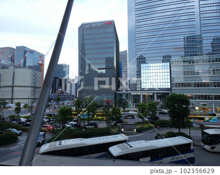 JR東京駅八重洲口の駅前のバスターミナル JR東京駅八重洲口の駅前のバスターミナル 102356629