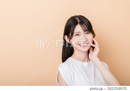 若い女性のビューティ 若い女性のビューティ 102358070