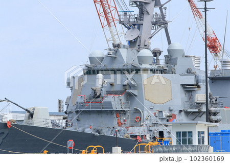 横須賀基地で整備中のアメリカ海軍護衛艦 横須賀基地で整備中のアメリカ海軍護衛艦 102360169