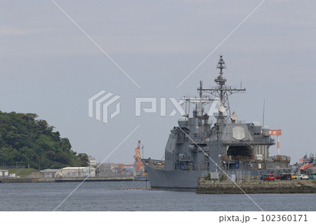 横須賀基地で整備中のアメリカ海軍護衛艦 横須賀基地で整備中のアメリカ海軍護衛艦 102360171