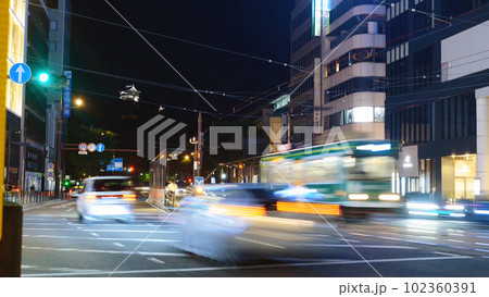 通町筋の交差点　夜景 102360391