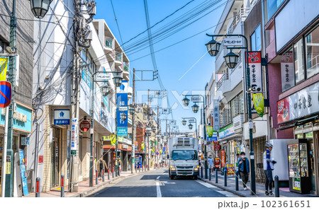 横浜市の都市風景　大倉山駅 102361651