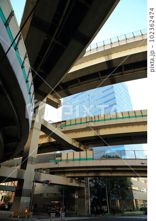 複雑な立体交差の箱崎ジャンクション 102362474