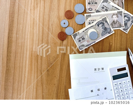 家計簿 ライフプラン 収入と支出 コピースペース 家計簿 ライフプラン 収入と支出 コピースペース 102365016