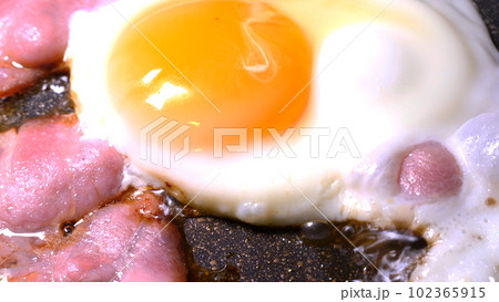 ハムエッグ焼き 102365915