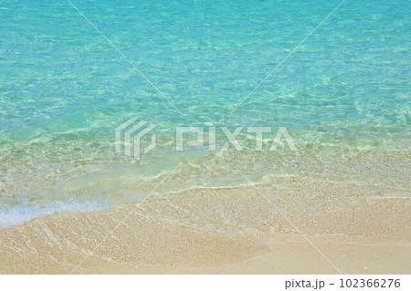 沖縄　宮古島　与那覇前浜の海 102366276