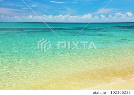 沖縄 池間島 青空と海の風景 沖縄 池間島 青空と海の風景 102366282