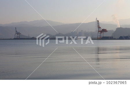 気比の松原　敦賀湾　松林　松原海水浴場　福井県　敦賀市　敦賀湾　気比の松原海水浴場　海水浴場　釣場 102367065