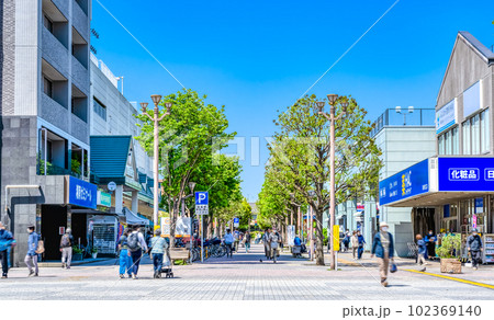 横浜市の都市風景　瀬谷駅 102369140