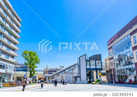 横浜市の都市風景　瀬谷駅 102369141