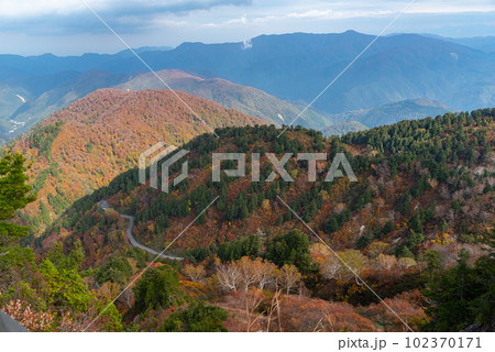 白山ホワイトロードの紅葉 岐阜県 白山ホワイトロードの紅葉 岐阜県 102370171
