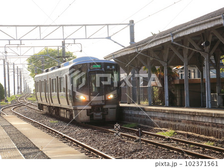 初代神武天皇を祀る橿原神宮の最寄り駅で参拝される皇族の為に設置された貴賓室が残る「畝傍駅」 初代神武天皇を祀る橿原神宮の最寄り駅で参拝される皇族の為に設置された貴賓室が残る「畝傍駅」 102371561