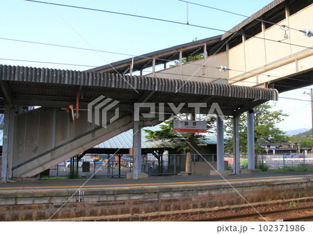 初代神武天皇を祀る橿原神宮の最寄り駅で参拝される皇族の為に設置された貴賓室が残る「畝傍駅」 102371986