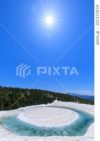 秋田・岩手_八幡平ドラゴンアイの絶景風景 秋田・岩手_八幡平ドラゴンアイの絶景風景 102372634