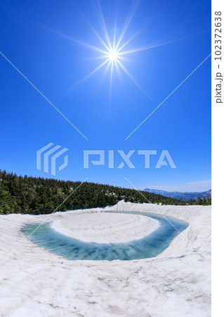 秋田・岩手_八幡平ドラゴンアイの絶景風景 102372638