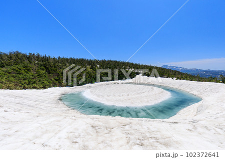 秋田・岩手_八幡平ドラゴンアイの絶景風景 秋田・岩手_八幡平ドラゴンアイの絶景風景 102372641