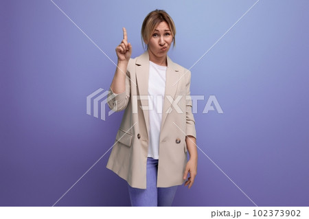 smart blond business young woman in jacket on studio background with copy space for advertising 102373902