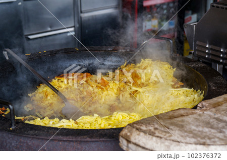 スイスの郷土料理Rosti スイスの郷土料理Rosti 102376372