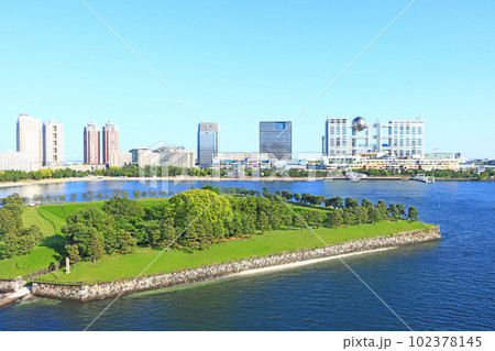 東京都、フジテレビ本社ビルとお台場の風景 東京都、フジテレビ本社ビルとお台場の風景 102378145