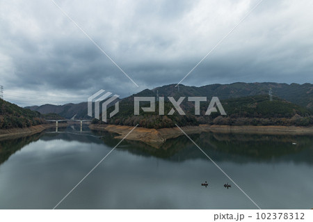 日本　京都府南丹市日吉町の天若湖 102378312