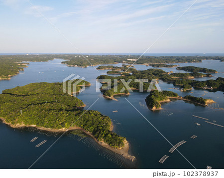 【絶景】空から見た英虞湾　伊勢志摩 102378937